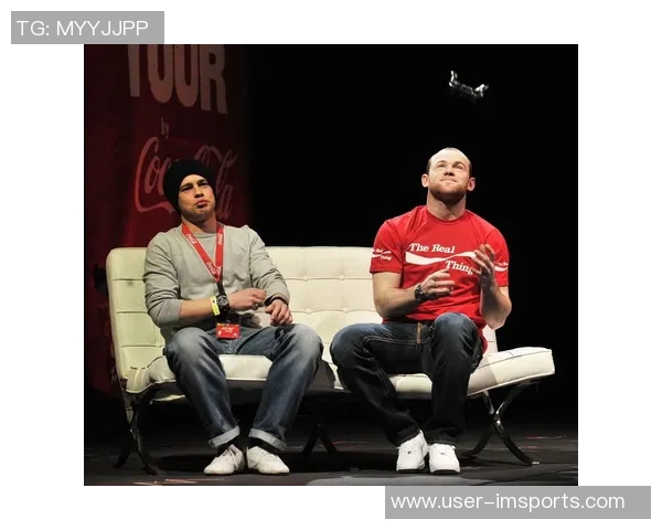 哈维西蒙斯与鲁尼亲密对话合影分享表达深切敬意与荣幸之情 哈维西蒙斯与鲁尼亲密对话合影分享表达深切敬意与荣幸之情