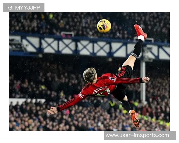 加纳乔对阵埃弗顿错失多次良机空门单刀均未能把握 加纳乔对阵埃弗顿错失多次良机空门单刀均未能把握